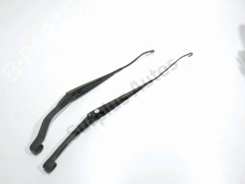 Used Front windshield wiper arm Front windshield wiper arm 30475515 30475515