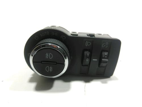 Used Headlight switch CHEVROLET TRAX 1.7 TD (131 hp) 28228449