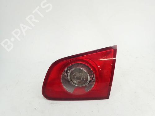 Używane Lampa tylna klapy bagażnika prawa Lampa tylna klapy bagażnika prawa 37787508 37787508