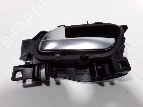 Used Front left interior door handle Front left interior door handle 29858218 29858218