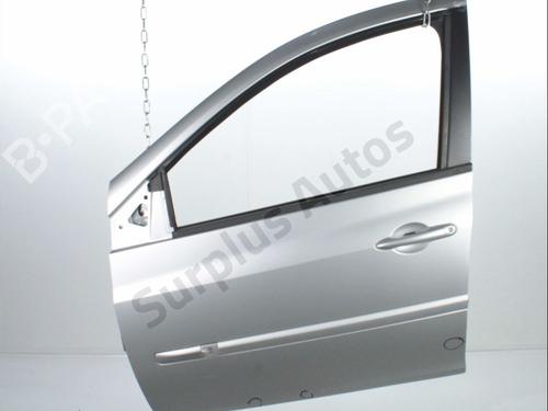Used Left front door RENAULT CLIO III Grandtour (KR0/1_) 1.2 16V (KR02, KR0J) (75 hp) 31368241