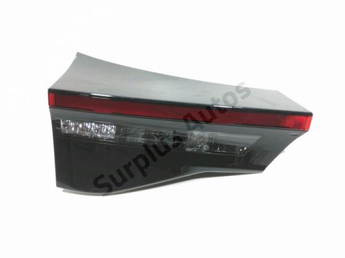 Venstre baglygte bagklap TOYOTA YARIS CROSS (MXP_) 1.5 Hybrid (MXPJ10) (116 hp) 32334733