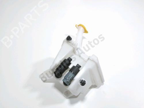 Used Windscreen washer tank TOYOTA YARIS (_P13_) 1.5 Hybrid (NHP130_, NHP130) (101 hp) 28595696