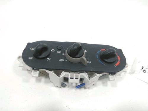 AC Styreenhet / Manøvreringsenhet RENAULT TWINGO II (CN0_) 1.5 dCi (CN0E) (64 hp) 30988623