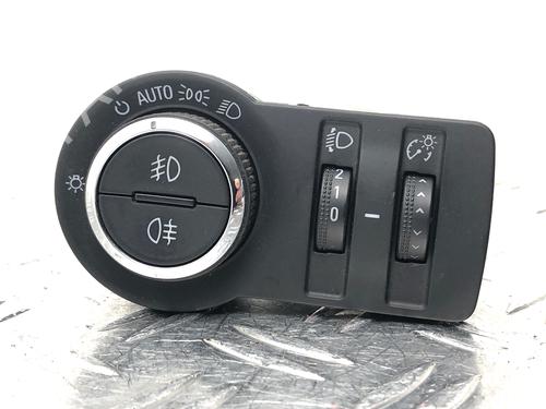Used Headlight switch OPEL ASTRA J Sports Tourer (P10) 1.7 CDTI (35) (125 hp) 29051067