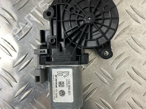 Moteur de lève-vitre avant droit VW UP! (121, 122, BL1, BL2, BL3, 123) 1.0 (65 hp) 29031493