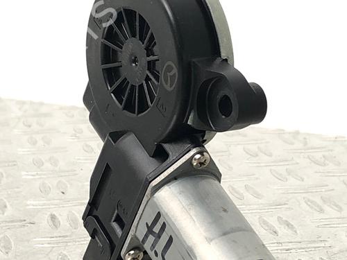 Used Left front window motor MAZDA 3 (BM, BN) 2.0 (120 hp) 29037066
