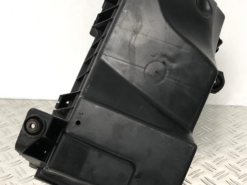 Used Air filter box VW GOLF IV (1J1) 1.6 (100 hp) 30304683