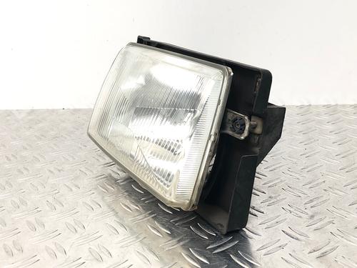 Right headlight VW POLO II (86C, 80) 1.1 | BP29031085C29 