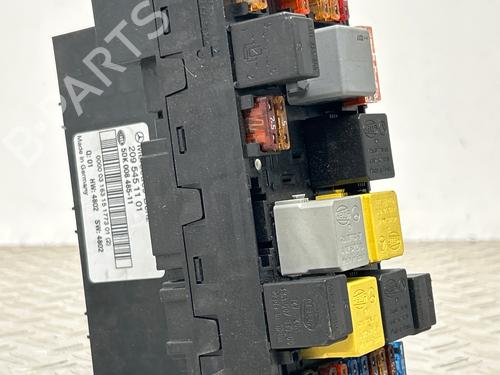 Used Fuse box Fuse box 38537512 38537512