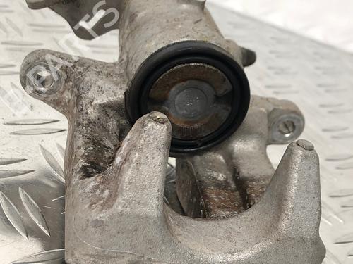 Bremssattel links hinten für VW GOLF IV (1J1) 1.6 (100 hp) 30300536