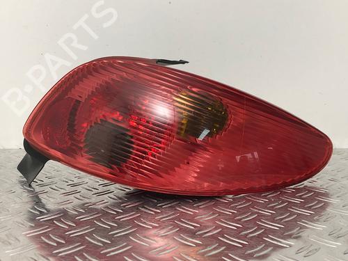 Højre baglygte PEUGEOT 206 Hatchback (2A/C) 1.4 16V (88 hp) 29037062