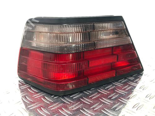 Feu arrière gauche MERCEDES-BENZ 124 Coupe (C124) 320 CE (124.052) (220 hp) 31173575