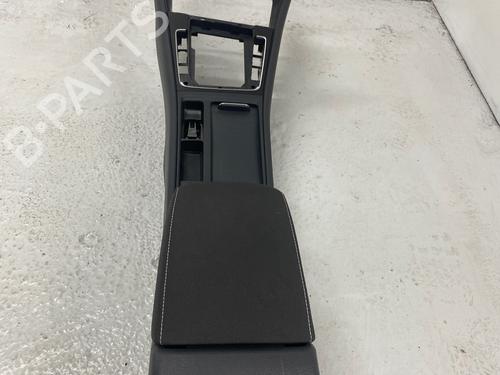 Used Middle console VW GOLF VII (5G1, BQ1, BE1, BE2) 2.0 TDI (150 hp) 29030581