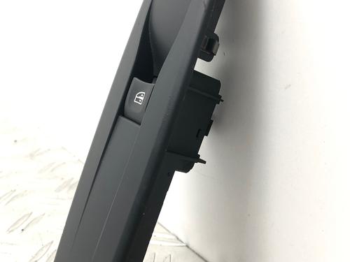 Right front window switch RENAULT LAGUNA III (BT0/1) 2.0 16V Hi-Flex (BT1H, BT1G, BT1K) | BP29037396I26 