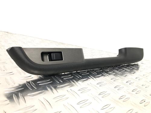 Used Right rear window switch NISSAN X-TRAIL I (T30) 2.2 dCi 4x4 (136 hp) 30360544