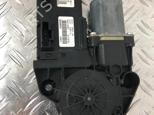 Rudehejsemotor forskærm venstre RENAULT MEGANE III Grandtour (KZ0/1) 1.5 dCi (KZ1M, KZ1W, KZ0R) (106 hp) 29037368