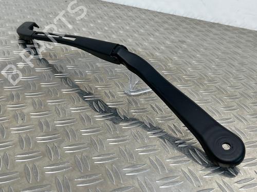 Used Front windshield wiper arm Front windshield wiper arm BMW 3 (E90) 318 i (143 hp) 33462073 33462073