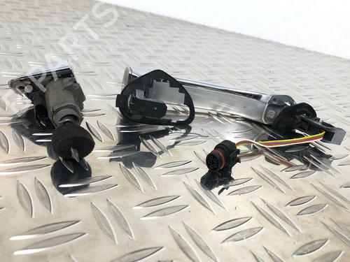 Maniglia esterna anteriore sinistra MERCEDES-BENZ S-CLASS Coupe (C215) CL 600 (215.376) | BP30790133C128 