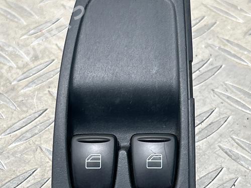 Used Left front window switch Left front window switch SMART FORTWO Coupe (451) 1.0 (451.331, 451.380) (71 hp) 39956985 39956985