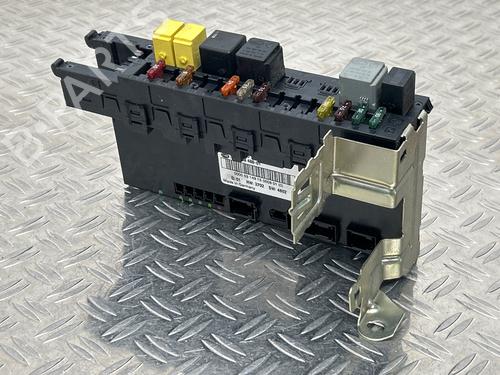 Used Fuse box Fuse box 38537516 38537516