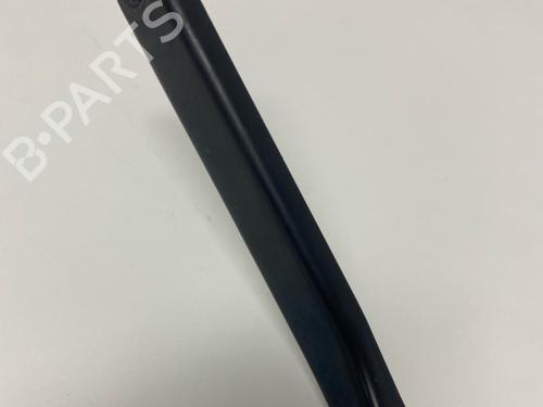 Front windshield wiper arm BMW 1 Convertible (E88) 118 i | BP29037186C143 