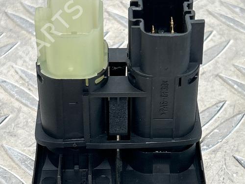 Warning switch FORD MONDEO III (B5Y) 1.8 16V | BP38599846I22 - Image 3