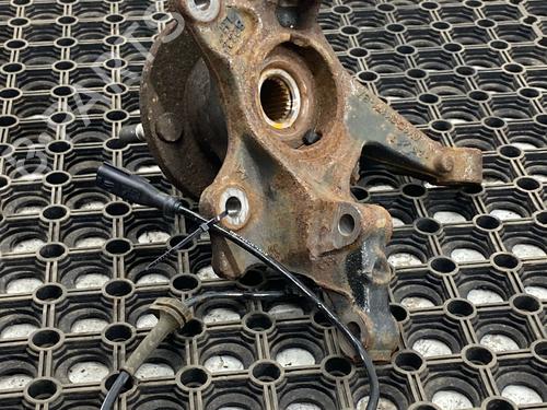 Used Left front steering knuckle FORD FIESTA VI (CB1, CCN) 1.25 (60 hp) 29034284