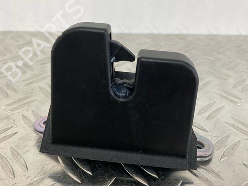 Used Tailgate lock VW POLO VI (AW1, BZ1, AE1) 1.0 TSI (95 hp) 29033208