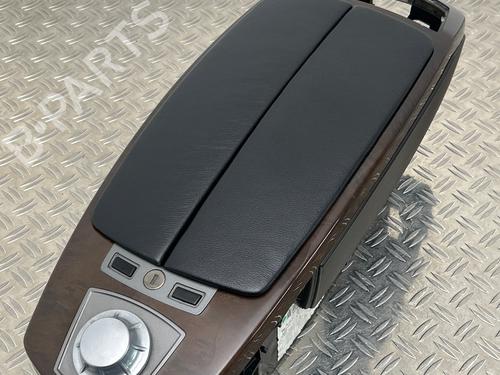 Used Armrest / Center console Armrest / Center console 38730442 38730442