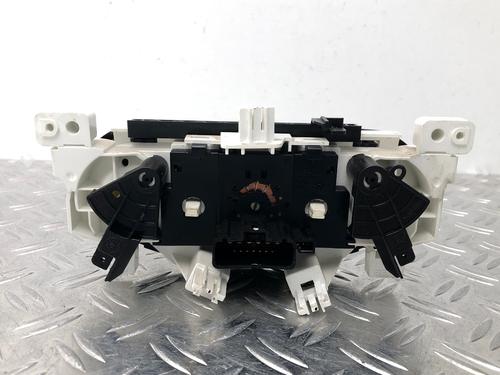 Climate control RENAULT TWINGO III (BCM_, BCA_) 1.0 SCe 70 | BP29036046I5