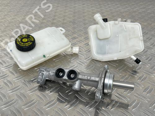 Used Brake master cylinder Brake master cylinder RENAULT TRAFIC III Van (FG_) 1.6 dCi 115 (FGMD) (116 hp) 36413488 36413488