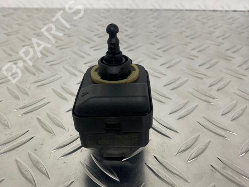 Used Headlight adjuster motor TOYOTA RAV 4 III (_A3_) 2.2 D 4WD (ALA30_, ALA30R) (177 hp) 29037041