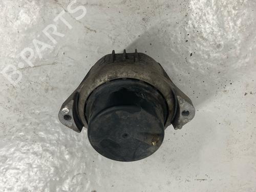 Used Engine mount BMW 1 Convertible (E88) 118 i (143 hp) 29037591
