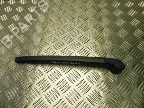 Used Rear windshield wiper arm SKODA OCTAVIA III (5E3, NL3, NR3) 1.6 TDI (105 hp) 28919239