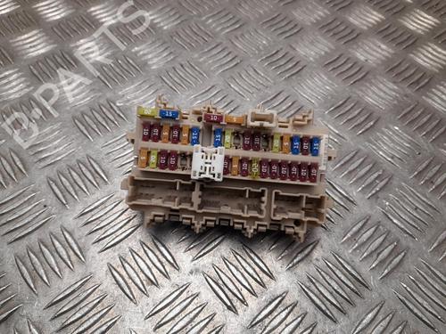 Used Fuse box Fuse box 37561366 37561366