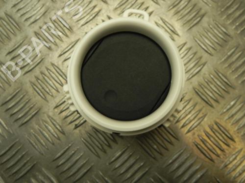 Used Air vent TOYOTA YARIS (_P13_) 1.3 (NSP130_, NSP130) (95 hp) 28938475