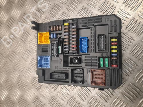 Used Fuse box Fuse box 37570743 37570743