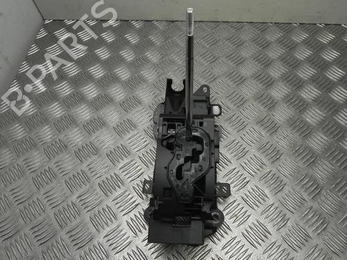 Used Gear lever TOYOTA YARIS (_P13_) 1.5 Hybrid (NHP130_, NHP130) (101 hp) 28936780