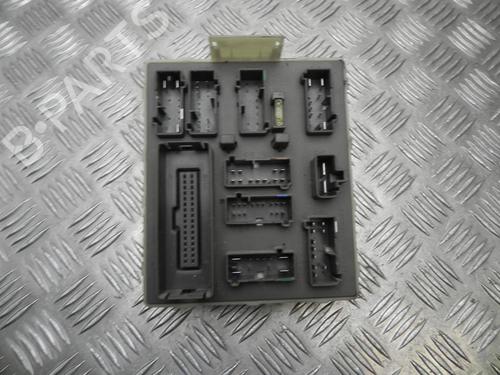 Used Fuse box Fuse box 37581382 37581382
