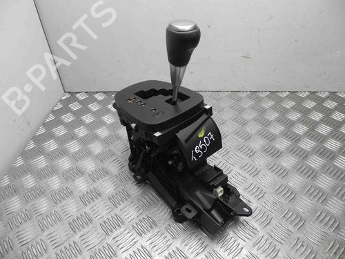Used Gear lever TOYOTA YARIS (_P13_) 1.3 (NSP130_, NSP130) (95 hp) 28915285
