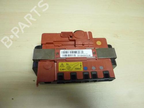 Used Fuse box Fuse box 37547989 37547989