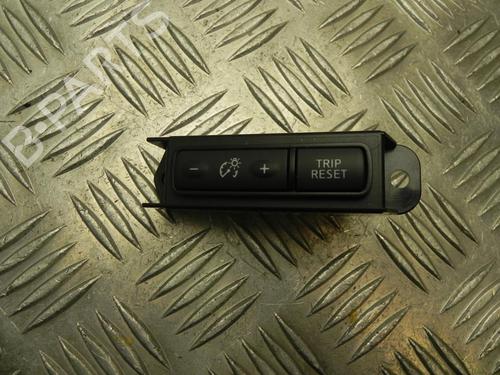 switch-nissan-leaf-ze1-2017-37541098 main image