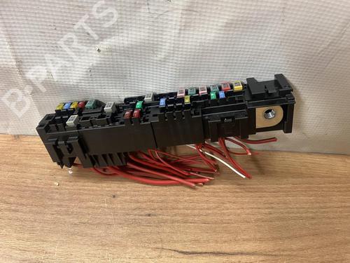 Used Fuse box Fuse box 38966641 38966641