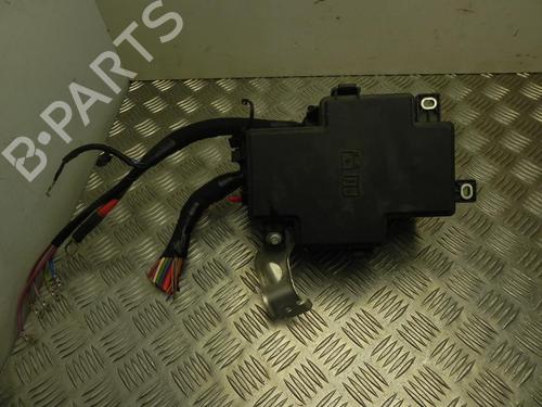 Used Fuse box Fuse box 37581824 37581824