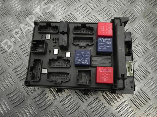 Used Fuse box RENAULT LAGUNA I (B56_, 556_) 1.8 16V (B563, B564) (120 hp) 28947960