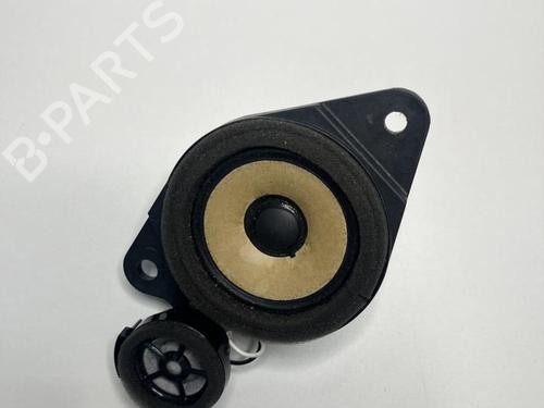 speaker-toyota-corolla-estate-_e21_-2019-38964926 main image