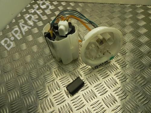Used Fuel pump BMW X1 (F48) xDrive 20 i (192 hp) 28909643