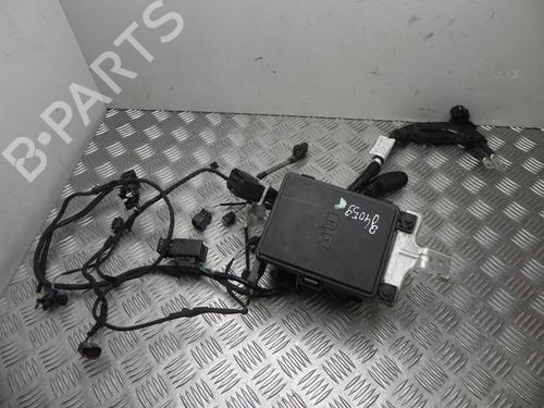 Used Fuse box Fuse box 37581835 37581835