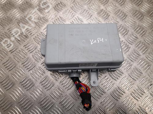 Used Fuse box Fuse box 37568117 37568117